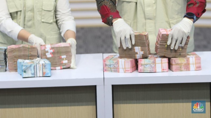 Konferensi pers terkait dugaan Tindak Pidana Korupsi dalam restitusi pajak di KPP Madya Banjarmasin di Gedung Merah Putih KPK, Jakarta Selatan, Kamis (5/2/2026). (CNBC Indonesia/Muhammad Sabki)