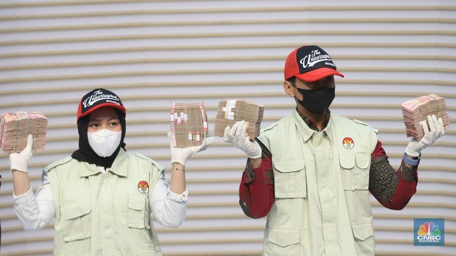 Konferensi pers terkait dugaan Tindak Pidana Korupsi dalam restitusi pajak di KPP Madya Banjarmasin di Gedung Merah Putih KPK, Jakarta Selatan, Kamis (5/2/2026). (CNBC Indonesia/Muhammad Sabki)