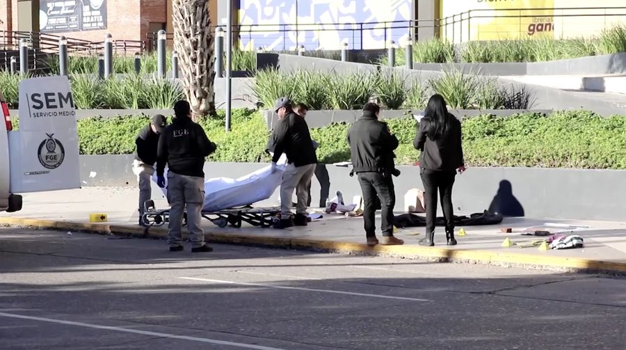 Mayat korban eksekusi serta poster orang hilang kini menjadi pemandangan umum di Culiacan, ibu kota sekaligus kota terbesar di negara bagian Sinaloa, Meksiko. (Tangkapan Layar Video Reuters/MEXICAN GOVERNMENT TV)