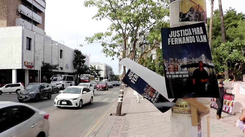 Mayat korban eksekusi serta poster orang hilang kini menjadi pemandangan umum di Culiacan, ibu kota sekaligus kota terbesar di negara bagian Sinaloa, Meksiko. (Tangkapan Layar Video Reuters/MEXICAN GOVERNMENT TV)