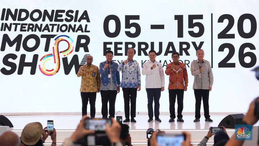 Menperin Agus Gumiwang membuka IIMS 2025 di JiExpo Kemayoran, Kamis (5/2/2026). (CNBC Indonesia/Ferry Sandi)