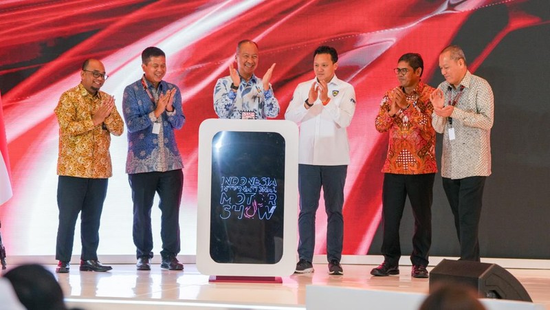 Menteri Perindustrian, Agus Gumiwang Kartasasmita saat menghadiri pembukaan Indonesia Internasional Motor Show IIMS 2026 di Ji-Expo Kemayoran, Kamis (5/2/2026). (Dok. Istimewa)