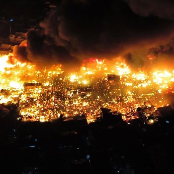 Potret Kebakaran Hebat Lalap 1000 Rumah, Api Nyala 4 Jam-5000 Ngungsi