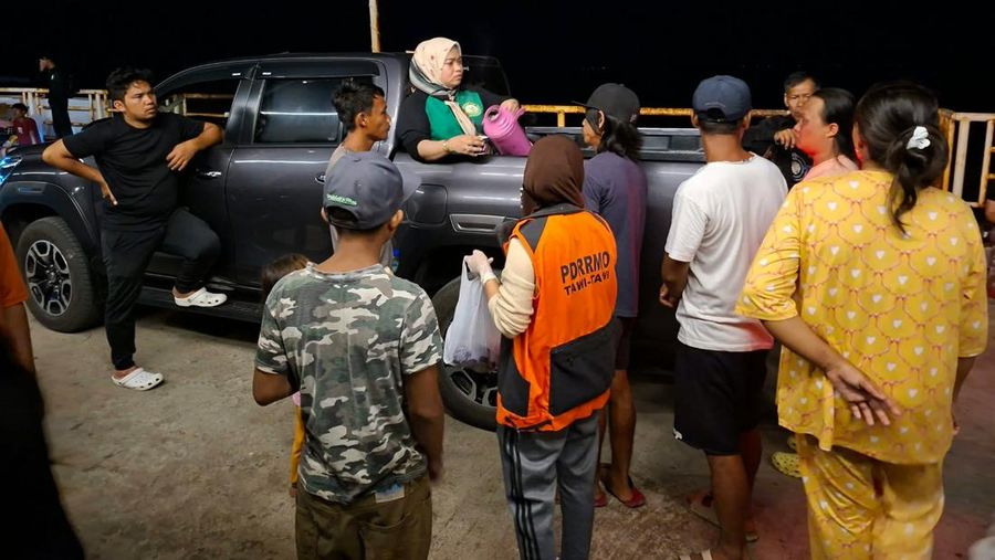 Pemerintah Daerah Otonomi Bangsamoro di Mindanao Muslim (BARMM) mengirimkan bantuan bagi sekitar 5.000 warga yang mengungsi setelah kebakaran besar menghanguskan lebih dari 1.000 rumah di Bongao, Tawi-Tawi, Filipina, Rabu (4/2/2026). (Facebook/Bongao MDRRM Office)