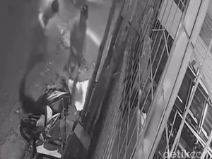 CCTV Ungkap Aksi Brutal Gerombolan Pemuda di Margaasih