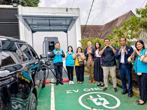 Kolaborasi PLN, UCI, dan Grand Aston Resmikan SPKLU Ultra Fast Puncak