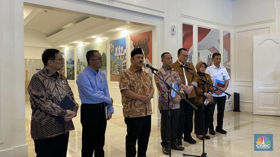 Sejumlah menteri dan kepala lembaga melakukan rapat di kantor Bappenas pada Kamis pagi, (5/2/2026). (CNBC Indonesia/Novina Putri Bestari)