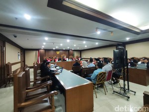 Saksi Sebut Terdakwa Korupsi Izin TKA Minta Dibelikan Innova Reborn Rp 398 Juta