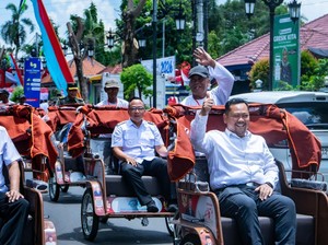 Bahagianya Rukiman, Lansia Asal Gresik Terima Becak Listrik dari Prabowo