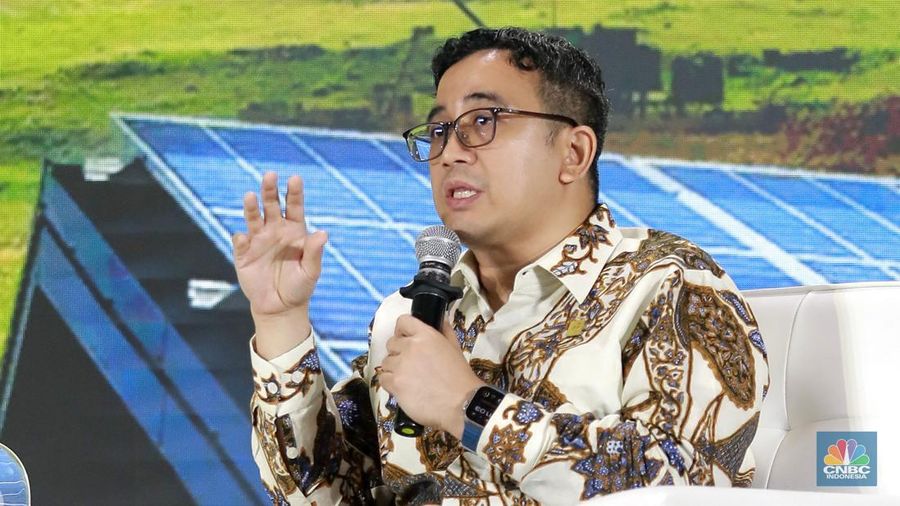 Wakil Direktur Utama PT Pertamina (Persero), Oki Muraza saat menyampaikan pemaparan dalam acara Energy Outlook 2026 di Jakarta, Kamis (5/2/2026). (CNBC Indonesia/Muhammad Sabki)