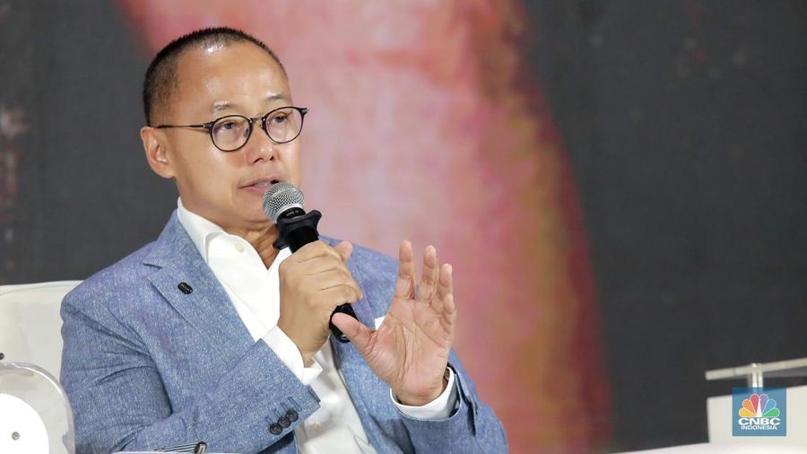 Wakil Ketua MPR RI, Eddy Soeparno saat menyampaikan pemaparan dalam acara Energy Outlook 2026 di Jakarta, Kamis (5/2/2026). (CNBC Indonesia/Muhammad Sabki)