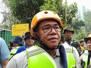 Tinjau Pembersihan, Wawalkot Medan Soroti Bangunan di Badan Sungai Deli
