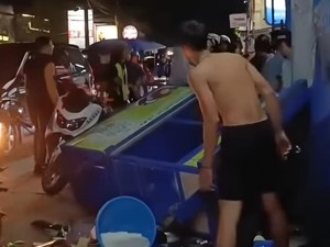 Viral Motor Pelaku Tawuran Seruduk Gerobak Nasgor di Depok, 3 Orang Ditangkap