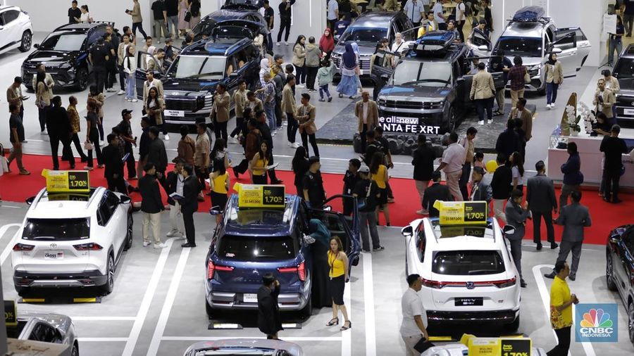Indonesia International Motor Show (IIMS) 2026 tidak hanya menjadi ajang pameran produk, tetapi juga panggung utama peluncuran kendaraan baru. Sejumlah merek telah menyiapkan model terbaru yang akan diperkenalkan selama pameran berlangsung di JIExpo Kemayoran, Jakarta, pada 5&ndash;15 Februari 2026. (CNBC Indonesia/Tri Susilo)