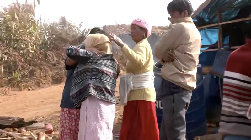Petugas dari Pasukan Tanggap Bencana Nasional (NDRF) dan Pasukan Tanggap Bencana Negara Bagian (SDRF) melakukan operasi penyelamatan setelah ledakan menewaskan beberapa orang di tambang batu bara ilegal di Meghalaya, India, 6 Februari 2026. (REUTERS/Hafiz Ahmed)