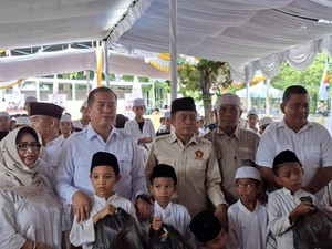 Instruksi Prabowo, Seluruh Kader Gerindra NTB Diminta Bersihkan Pantai