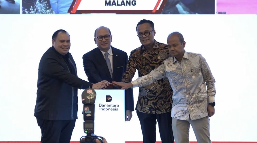 Menteri Investasi/Kepala Badan Koordinasi Penanaman Modal (BKPM), Rosan Roeslani dan COO Danantara Donny Oskaria saat melakukan prosesi Groundbreaking Proyek Hilirisasi Fase-1, Jumat (6/2/2026). (Tangkapan Layar Youtube/Danantara Indonesia)