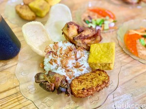Cobain Nasi Uduk dan Ayam Goreng Viral di Jakpus, Ludes Hanya dalam 2 Jam!