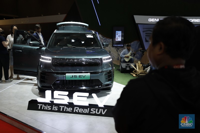 Indonesia International Motor Show (IIMS) 2026 tidak hanya menjadi ajang pameran produk, tetapi juga panggung utama peluncuran kendaraan baru. Sejumlah merek telah menyiapkan model terbaru yang akan diperkenalkan selama pameran berlangsung di JIExpo Kemayoran, Jakarta, pada 5&ndash;15 Februari 2026. (CNBC Indonesia/Tri Susilo)