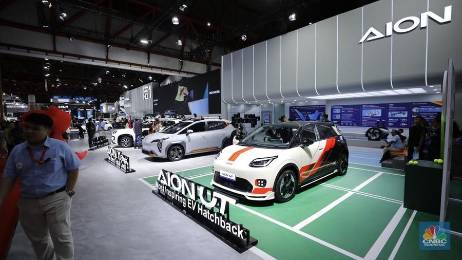 Indonesia International Motor Show (IIMS) 2026 tidak hanya menjadi ajang pameran produk, tetapi juga panggung utama peluncuran kendaraan baru. Sejumlah merek telah menyiapkan model terbaru yang akan diperkenalkan selama pameran berlangsung di JIExpo Kemayoran, Jakarta, pada 5&ndash;15 Februari 2026. (CNBC Indonesia/Tri Susilo)
