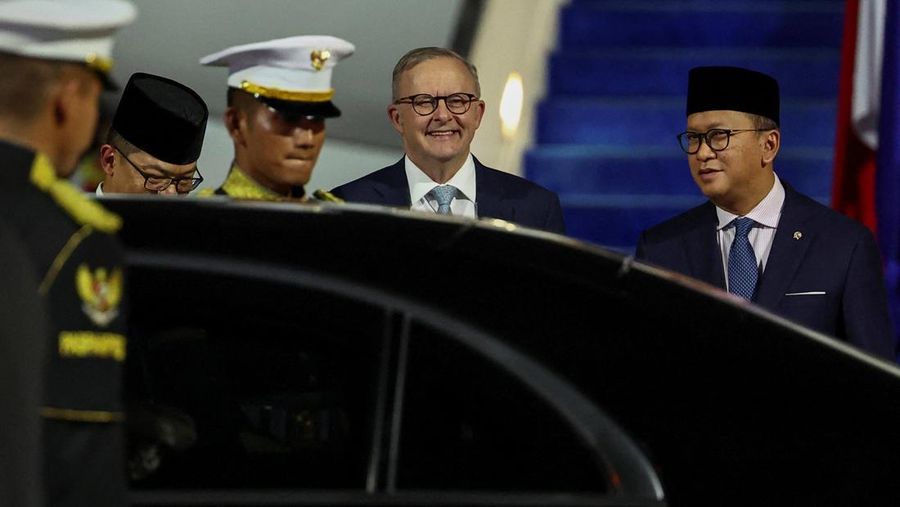 Perdana Menteri Australia Anthony Albanese saat tiba di pangkalan udara Halim Perdanakusuma di Jakarta, Indonesia, 5 Februari 2026. (REUTERS/Willy Kurniawan)