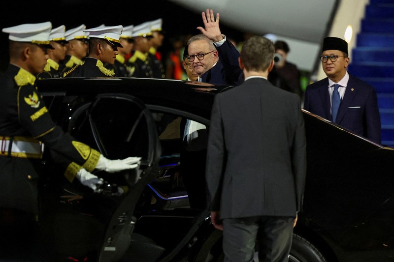 Perdana Menteri Australia Anthony Albanese saat tiba di pangkalan udara Halim Perdanakusuma di Jakarta, Indonesia, 5 Februari 2026. (REUTERS/Willy Kurniawan)