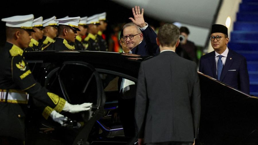 Perdana Menteri Australia Anthony Albanese saat tiba di pangkalan udara Halim Perdanakusuma di Jakarta, Indonesia, 5 Februari 2026. (REUTERS/Willy Kurniawan)