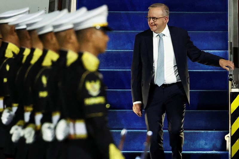 Perdana Menteri Australia Anthony Albanese saat tiba di pangkalan udara Halim Perdanakusuma di Jakarta, Indonesia, 5 Februari 2026. (REUTERS/Willy Kurniawan)