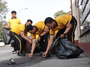 Peduli Lingkungan, Polres Grobogan Bersihkan Sampah di Jalan-Objek Wisata