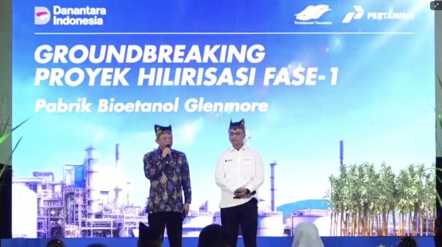 Perwakilan PTPN dan Pertamina saat menyampaikan paparan jelang prosesi Groundbreaking Proyek Hilirisasi Fase-1, Jumat (6/2/2026). (Tangkapan Layar Youtube/Danantara Indonesia)