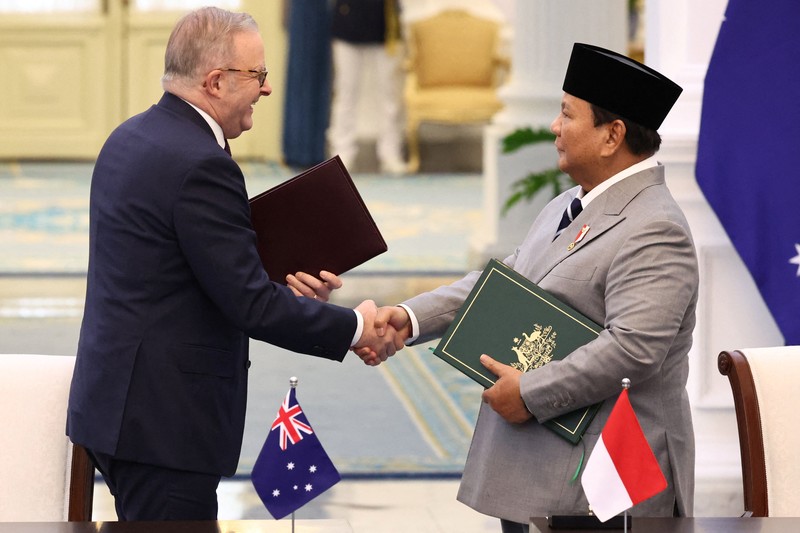 Presiden Prabowo Subianto dan PM Australia Anthony Albanese saat konferensi pers di Istana Negara, Jakarta, Jumat (6/2/2026). (REUTERS/Willy Kurniawan)