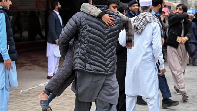 Breaking! Ledakan Bom Guncang Masjid Usai Salat Jumat, Puluhan Tewas