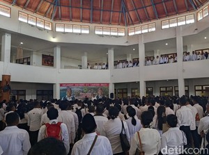 Bupati Manggarai Barat Minta 1.308 PPPK Paruh Waktu Tanam Pohon