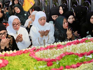 Khofifah-Menteri PPPA Hadiri Haul Agung ke-549 Sunan Ampel