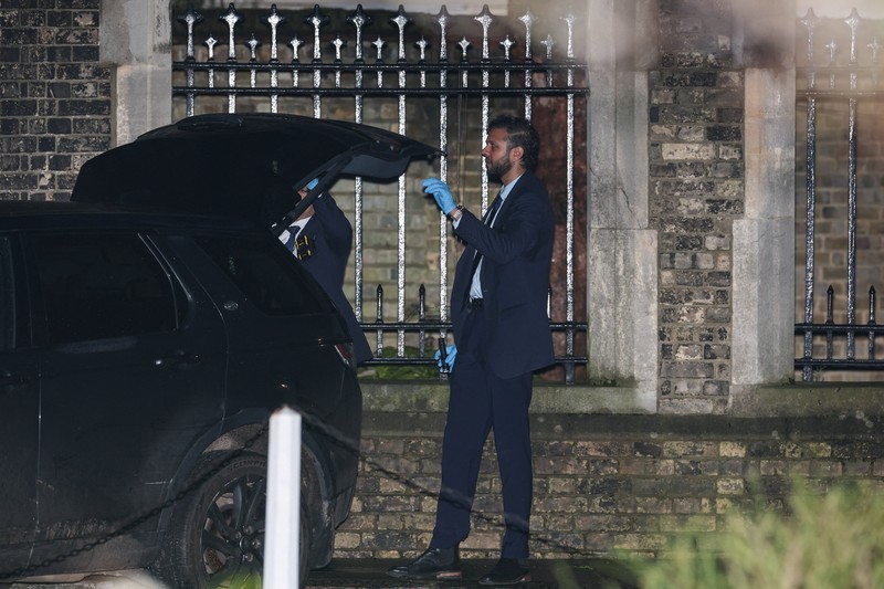 Kepolisian Inggris melakukan penyelidikan terhadap mantan Duta Besar London untuk Amerika Serikat (AS), Peter Mandelson, menyusul terungkapnya kedekatan antara mantan Dubes itu dengan pelaku kejahatan seks Jefrrey Epstein. Dua properti milik Mandelson digeledah oleh pihak kepolisian. (REUTERS/Isabel Infantes)