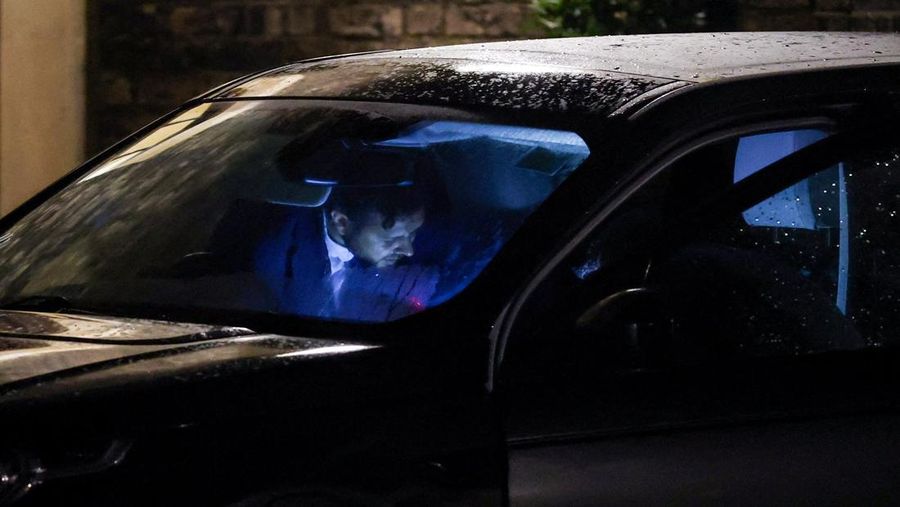 Kepolisian Inggris melakukan penyelidikan terhadap mantan Duta Besar London untuk Amerika Serikat (AS), Peter Mandelson, menyusul terungkapnya kedekatan antara mantan Dubes itu dengan pelaku kejahatan seks Jefrrey Epstein. Dua properti milik Mandelson digeledah oleh pihak kepolisian. (REUTERS/Isabel Infantes)