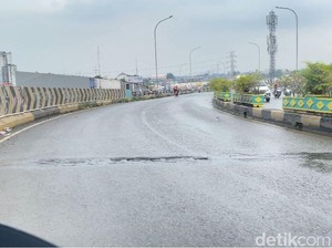 Warga Keluhkan Lubang di Flyover Ciputat Bikin Pemotor Jatuh, Minta Diperbaiki