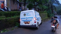 Heboh Mobil MBG Tabrak Pagar SD di Kebumen Lalu Sopir Ngamuk Hajar 15 Orang
