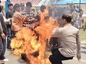 5 Demonstran di Muna Barat Terbakar Usai Polisi Tendang Ban yang Berapi