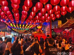 Indahnya Ribuan Lampion Hiasi Pasar Gede Solo Jelang Imlek