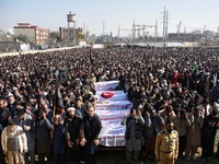 Tangis Pecah-Lautan Orang di Pemakaman Korban Bom Bunuh Diri Pakistan