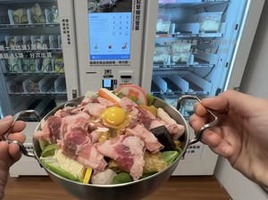 Konsepnya Unik dan Praktis, Mesin Otomatis Ini Jual Hotpot 24 Jam!