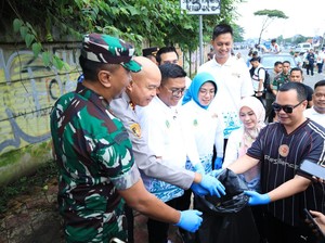 Gubernur dan Kapolda Banten Bersih-bersih Jalan Jelang Perayaan Hari Pers