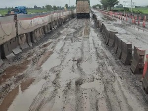 Jalan Tol Palembang-Kayuagung Rusak Parah, Pengendara Minta Tarif Diturunkan