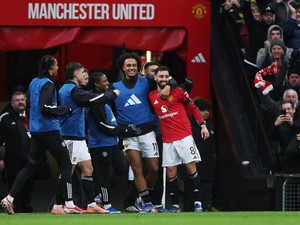 Satu Kemenangan Lagi, Fans MU Ini Akhirnya Bisa Potong Rambut