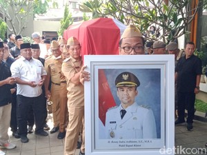 Berkabung Wafatnya Wabup, Klaten Kibarkan Bendera Setengah Tiang