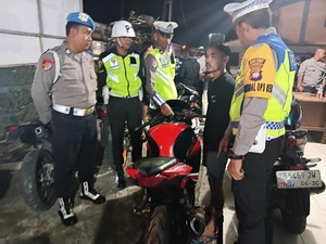 Pakai Knalpot Bising-Tanpa Helm, Puluhan Pemotor di Melawi Ditilang