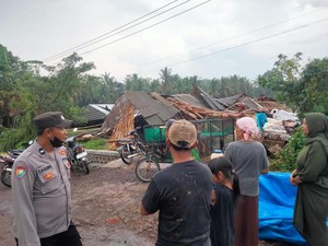 Data Terbaru Dampak Angin Kencang di Banyuwangi: 52 Rumah Rusak