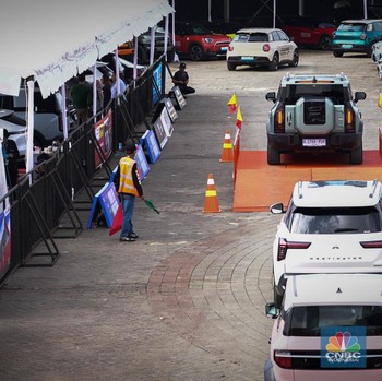 KNKT Sorot Mobil Listrik, Ramai Warga Intip Penampakannya di IIMS 2026