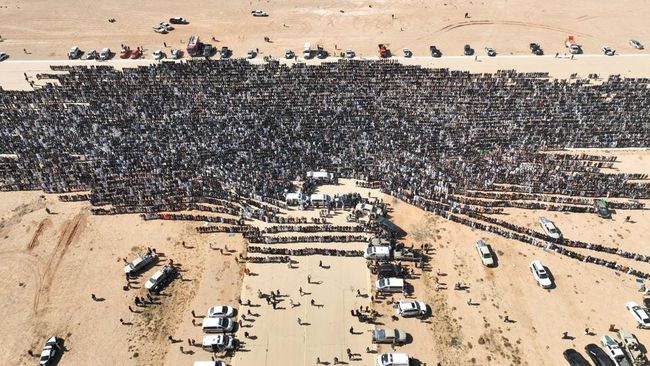 Menyemut! Ribuan Pendukung Hadiri Pemakaman Putra Sang Kolonel Libya